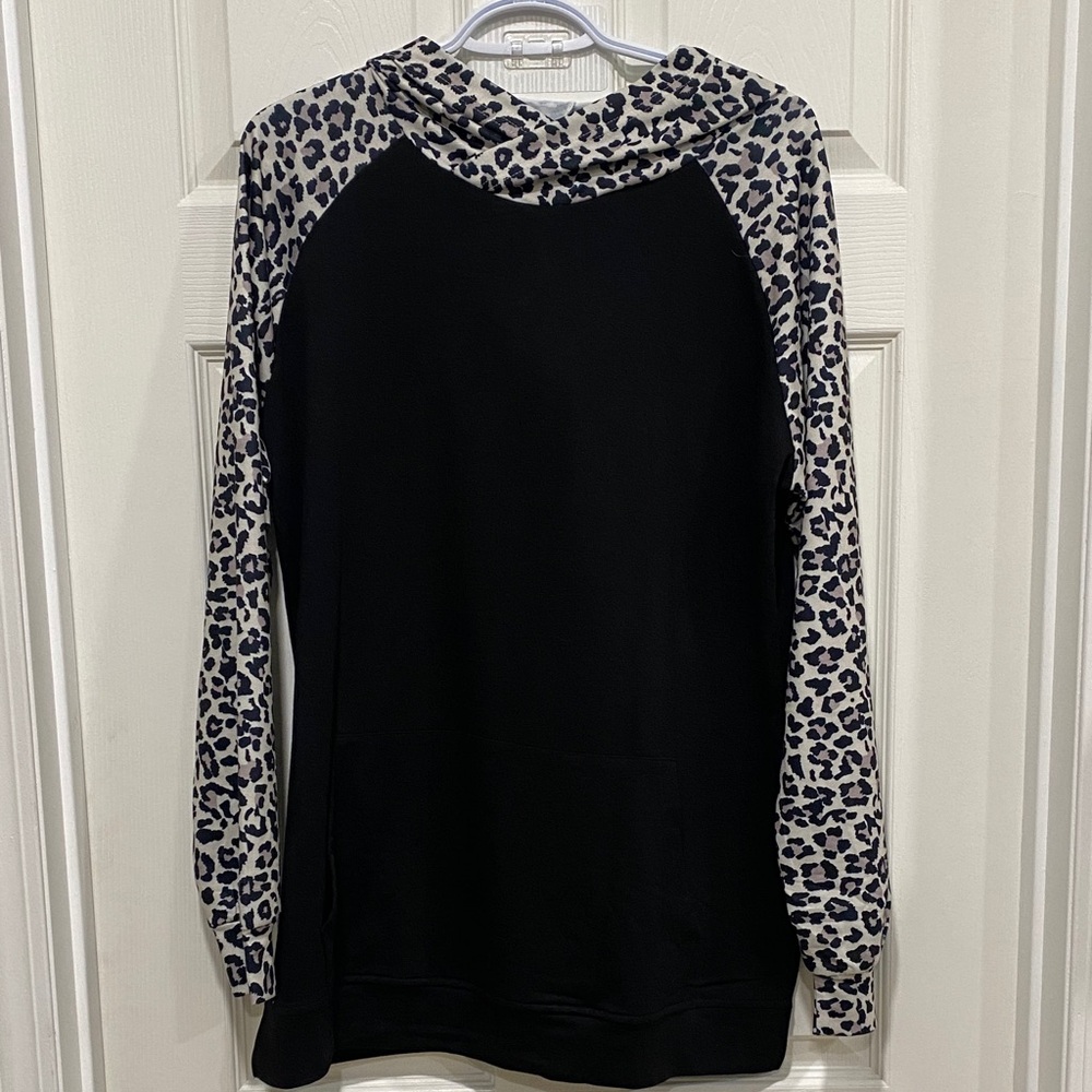 (8) NWOT Black Hooded Raglan Top with Leopard Print Sleeves